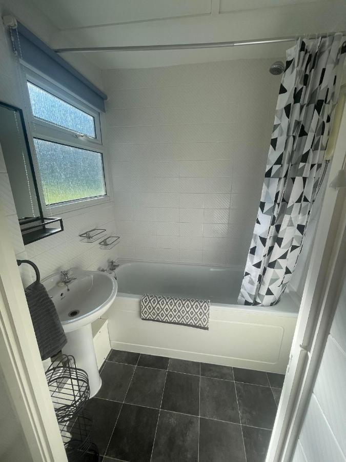 2 Bedroom Holiday Chalet Near Bude Kilkhampton Exteriör bild