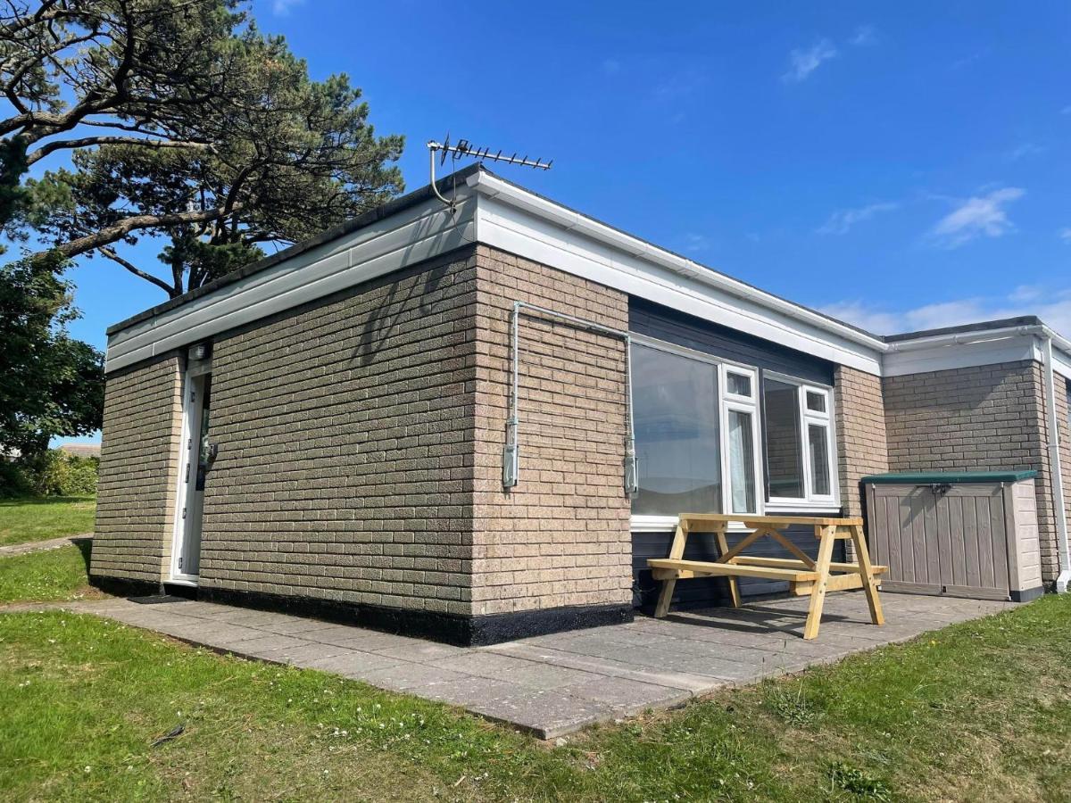 2 Bedroom Holiday Chalet Near Bude Kilkhampton Exteriör bild