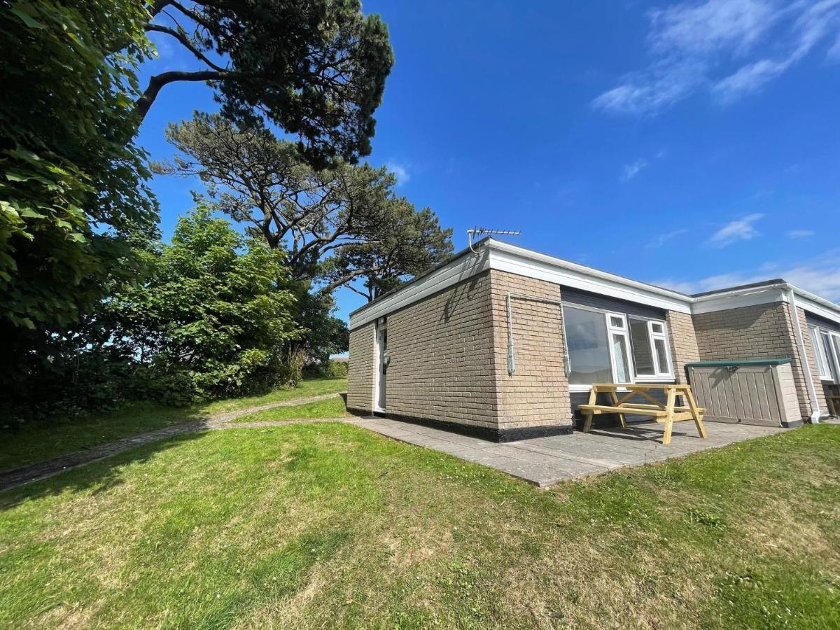 2 Bedroom Holiday Chalet Near Bude Kilkhampton Exteriör bild