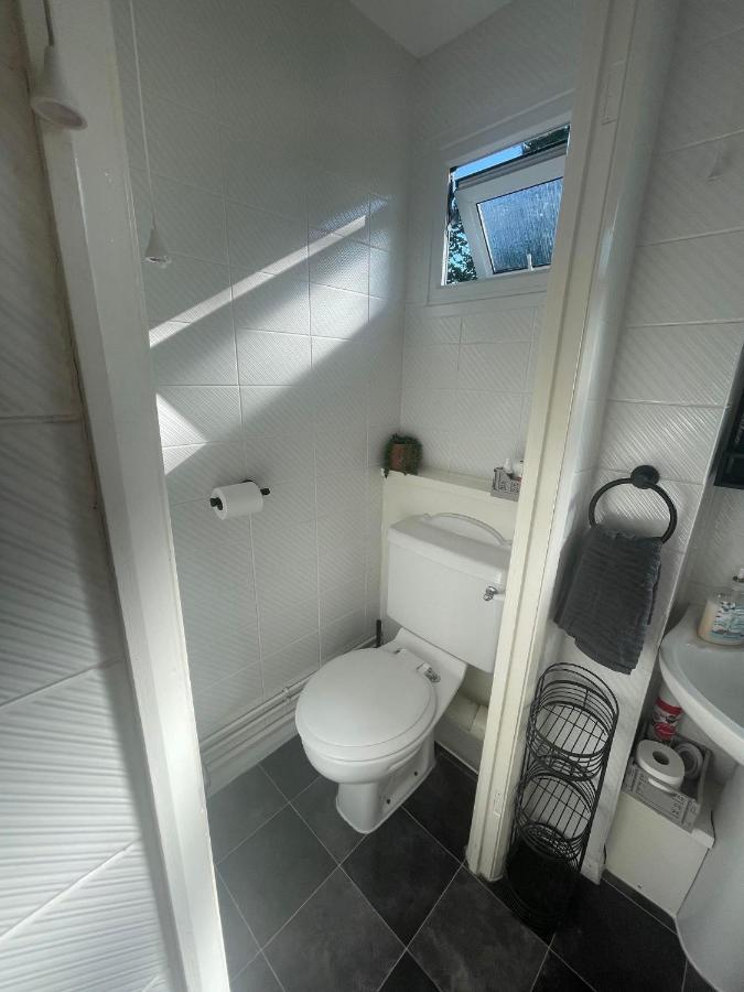 2 Bedroom Holiday Chalet Near Bude Kilkhampton Exteriör bild