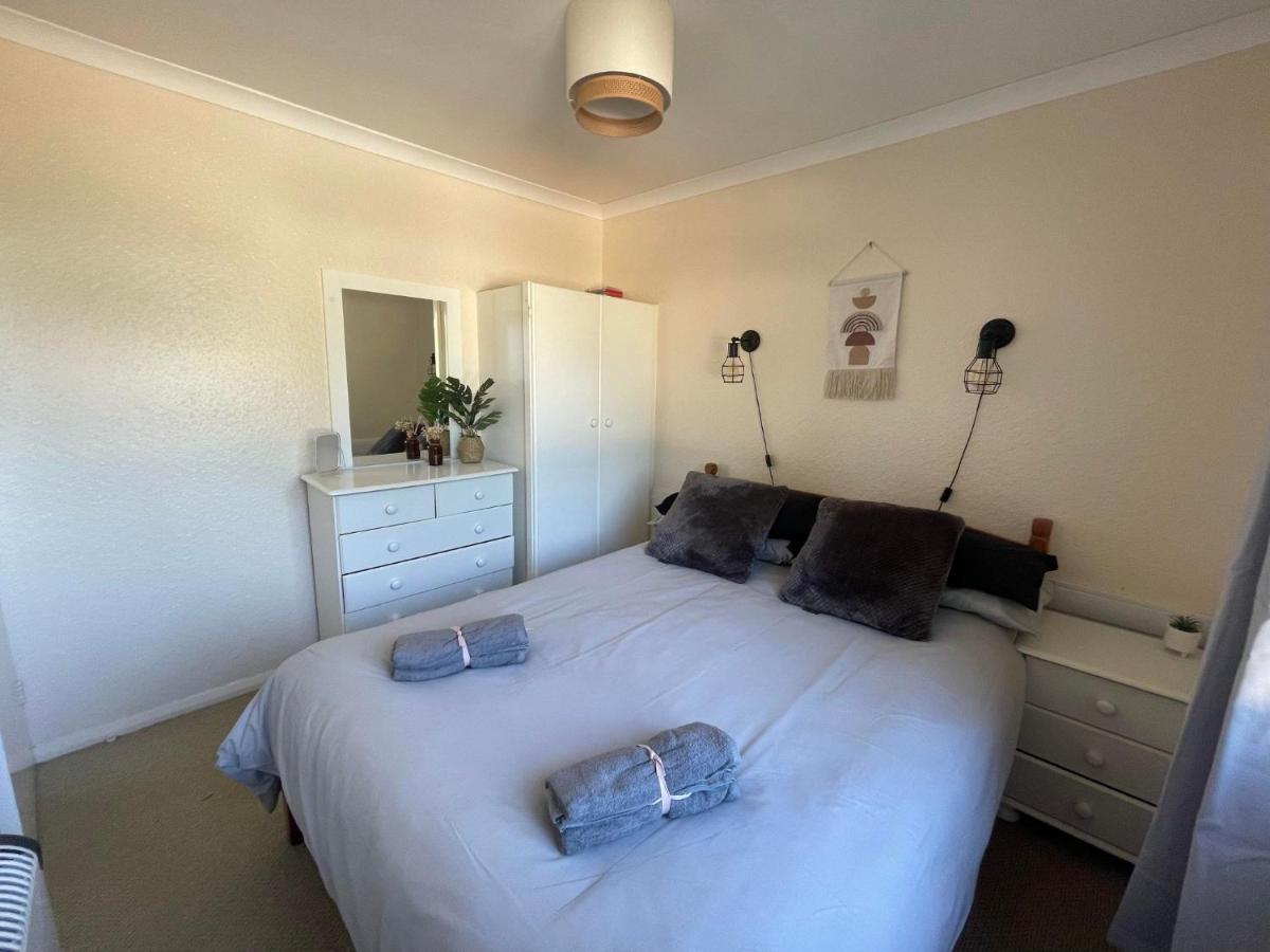 2 Bedroom Holiday Chalet Near Bude Kilkhampton Exteriör bild