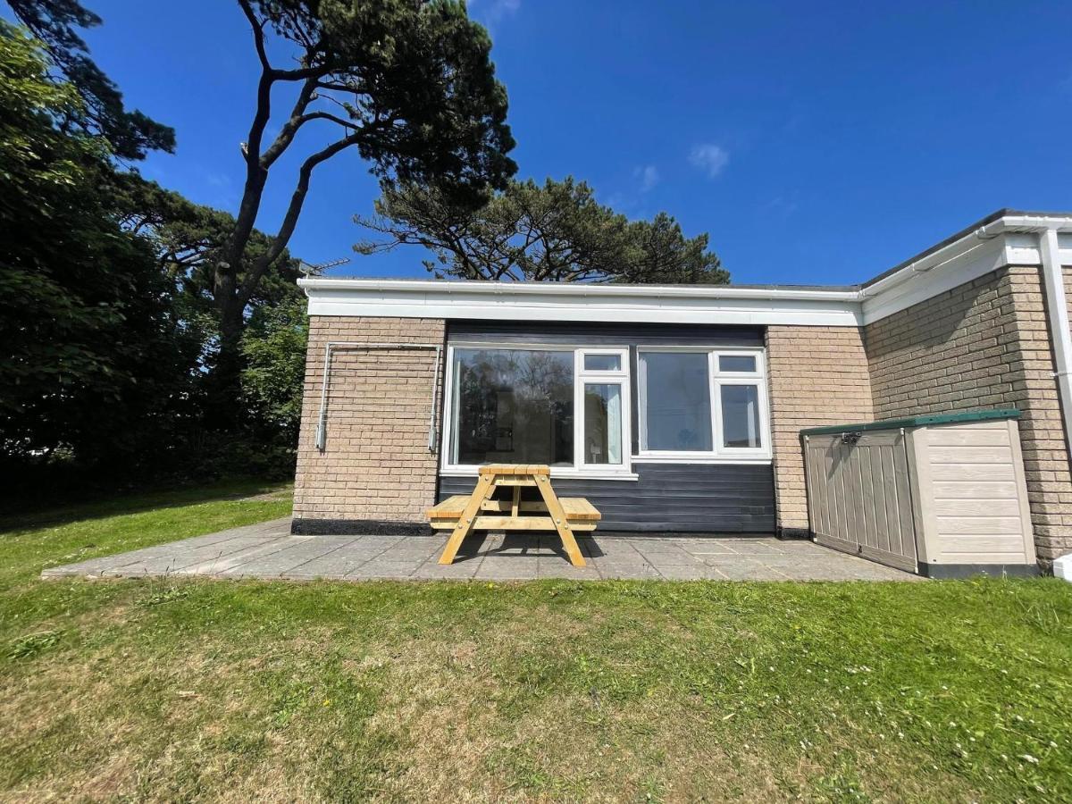2 Bedroom Holiday Chalet Near Bude Kilkhampton Exteriör bild
